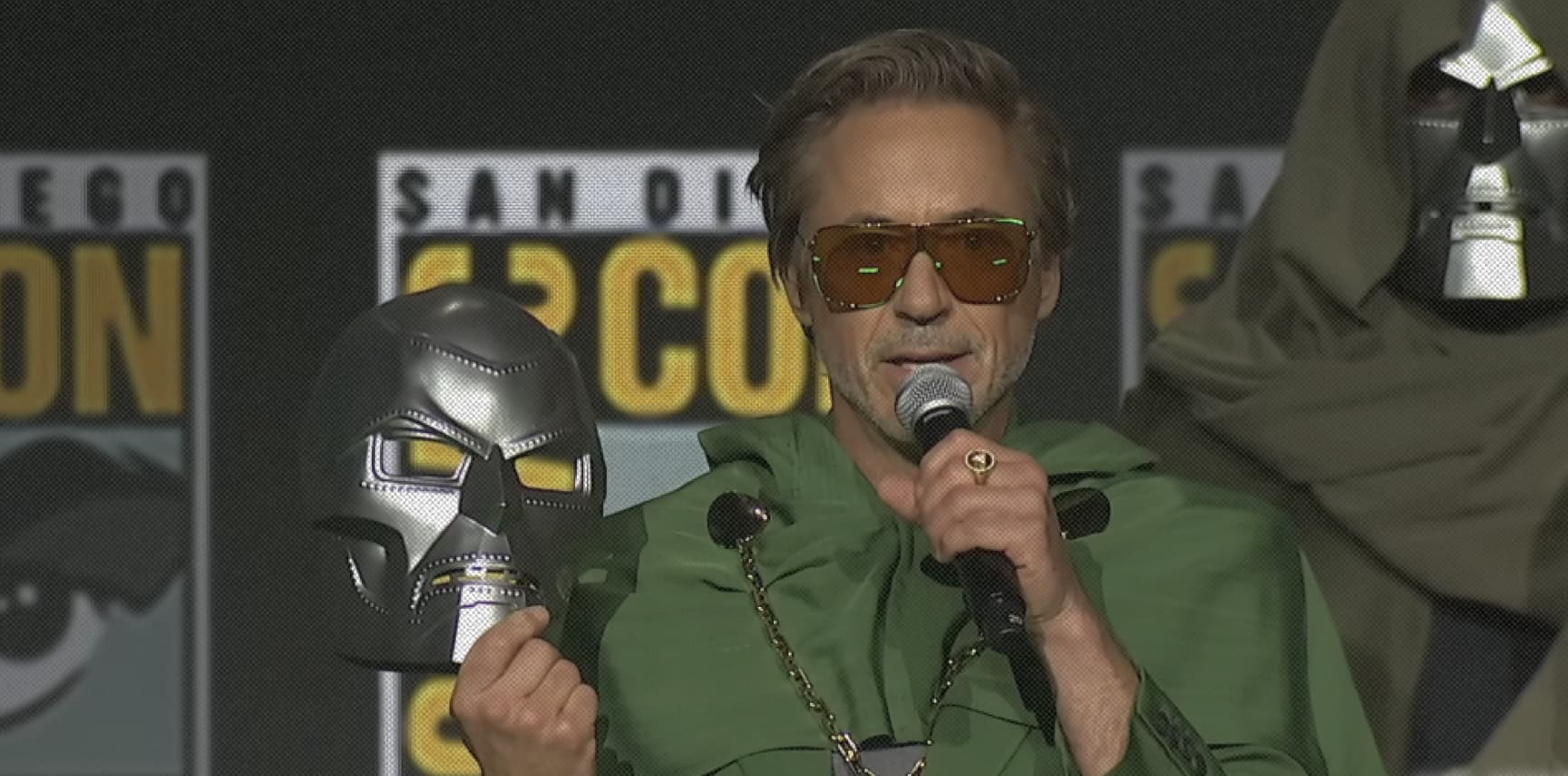 Кадр из ролика Robert Downey Jr. Shocks Fans as Doctor Doom at Comic Con || Attractions Magazine 