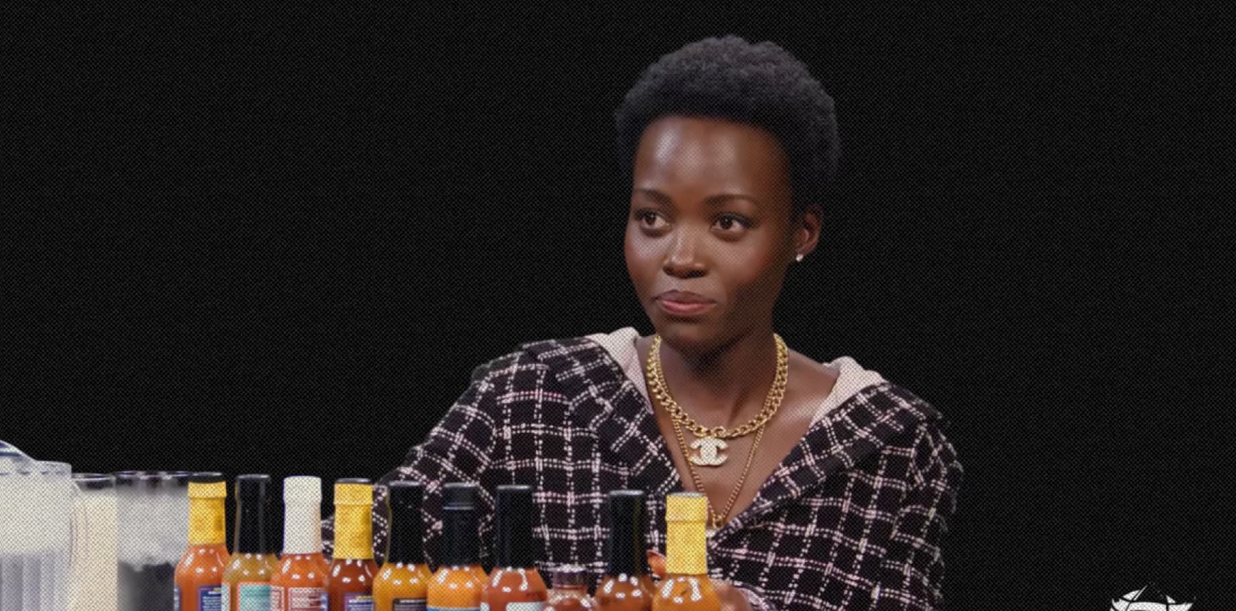 Кадр из ролика Lupita Nyong’o Feels Every Emotion While Eating Spicy Wings | Hot Ones