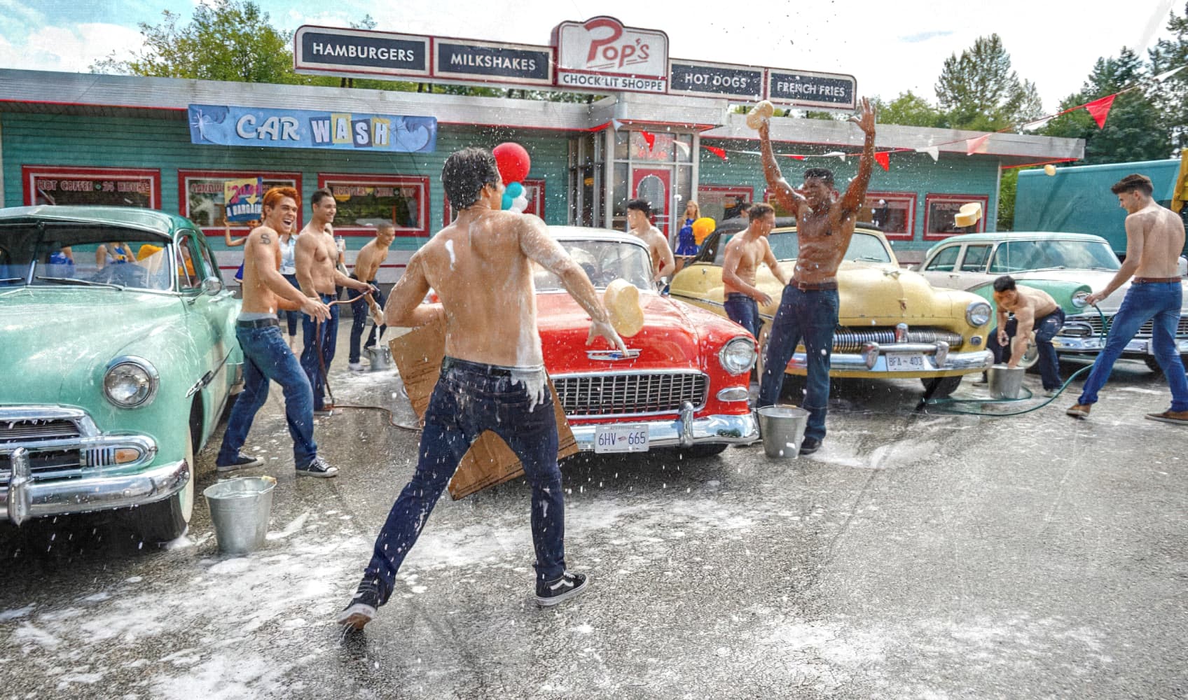 Автомойка возле закусочной Pop’s Chock’lit Shoppe