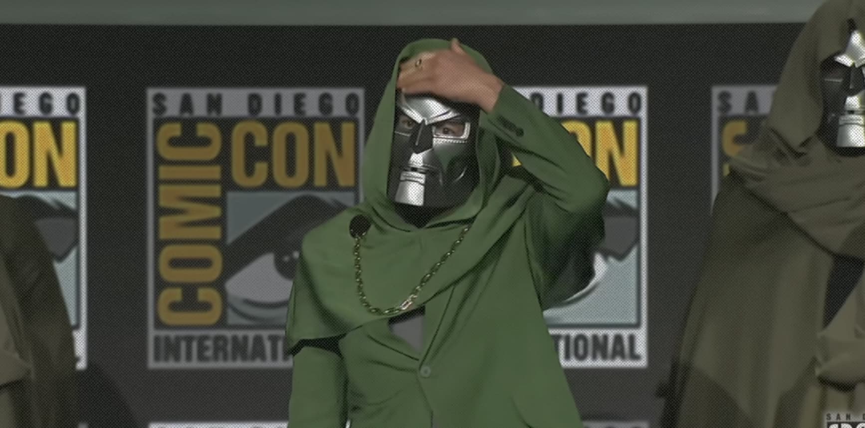 Кадр из ролика Robert Downey Jr. Shocks Fans as Doctor Doom at Comic Con || Attractions Magazine