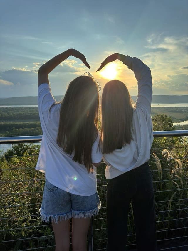 Обложка фанфика Настоящая дружба способна преодолеть любые преграды ❤️