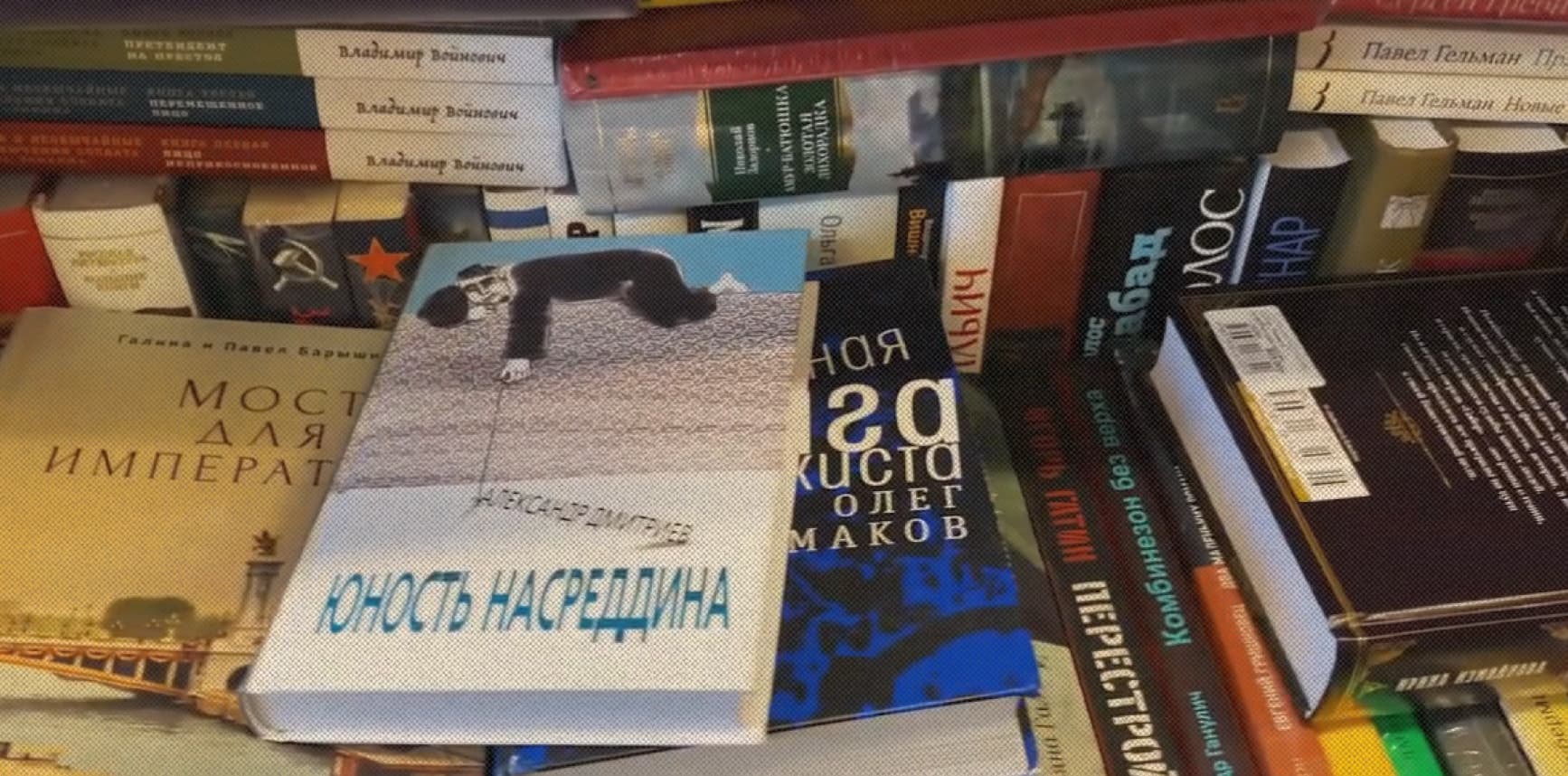 Кадр из ролика  КНИЖНЫЕ МАГАЗИНЫ САНКТ-ПЕТЕРБУРГА: ТОП-5 [ погружение ] 