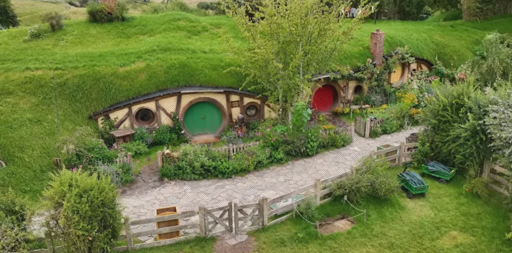 Кадр из ролика Step Inside Middle Earth: Epic Hobbit Home Tour! || Living Big In A Tiny House