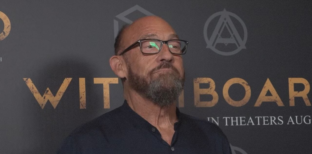 Кадр из ролика Chuck Russell, Horror Movie Director, Dead at 74 | E! News