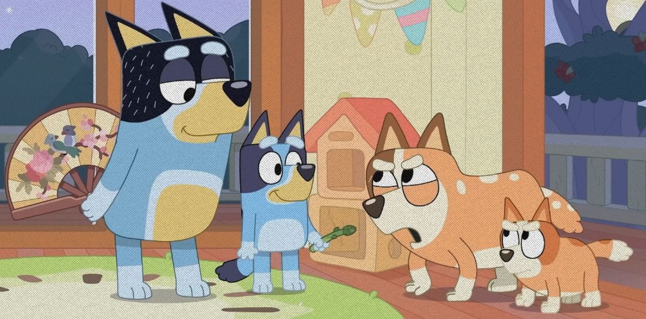 Кадр из ролика Bluey Family Time! 💙 😊 | FULL EPISODES + More 🌟 | Bluey 