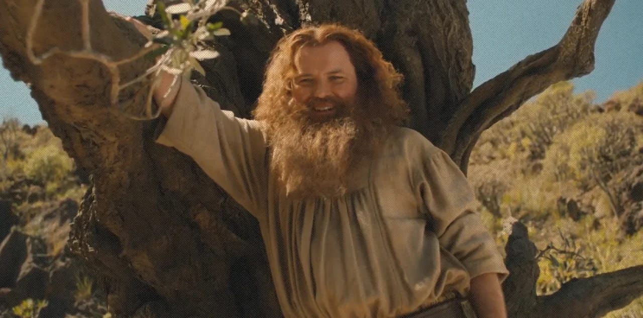 Кадр из ролика  The Rings of Power Season 2 — Meet Tom Bombadil (Exclusive Clip) ||  Nerdist