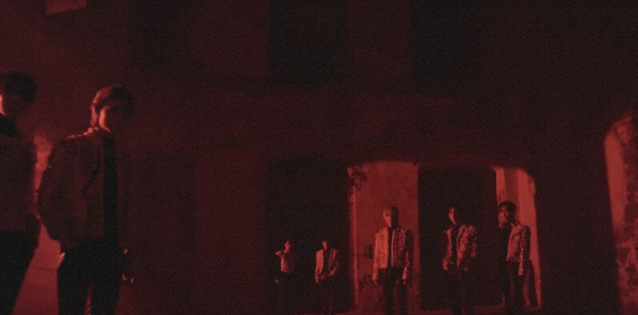 Кадр из ролика  ENHYPEN (엔하이픈) 'Bite Me' Official MV || HYBE LABELS