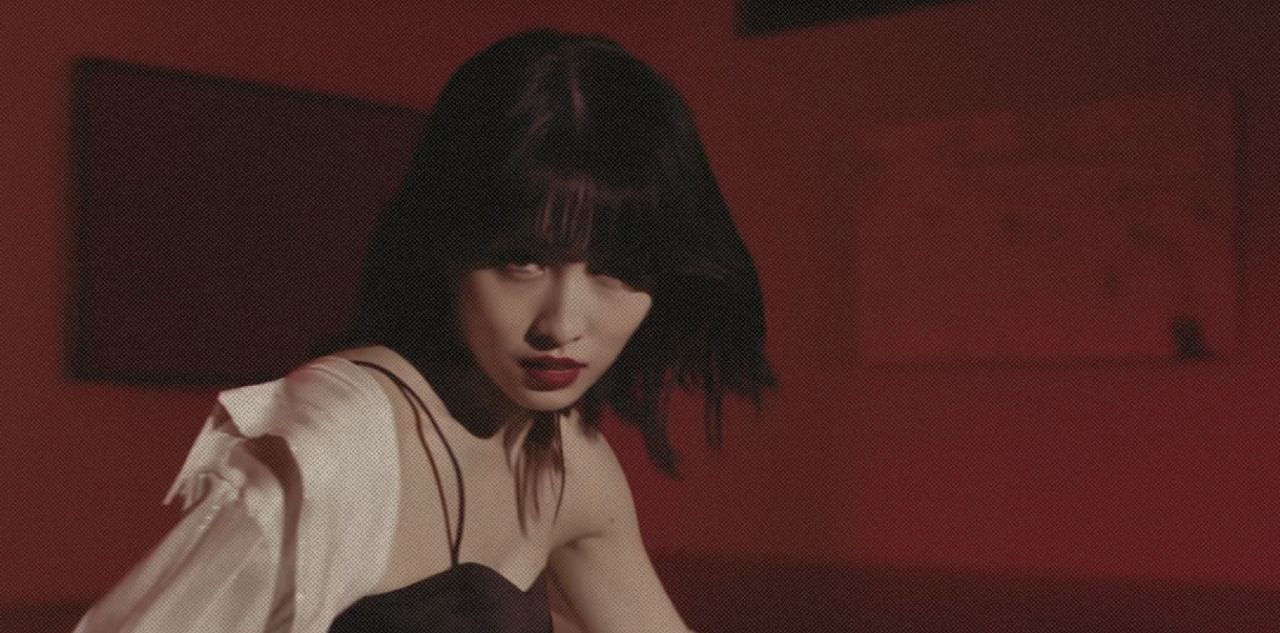 Кадр из ролика MOMO Performance Project || TWICE