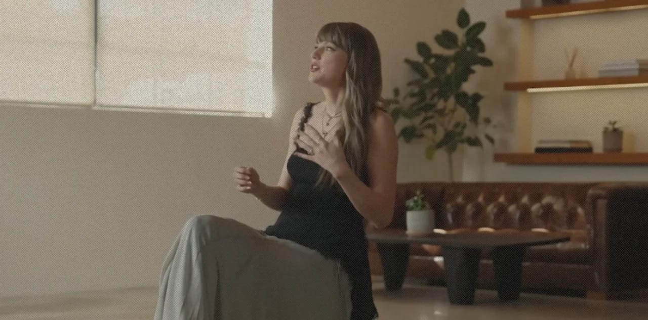 Кадр из ролика  Taylor Swift: The Stories Behind Her Biggest Songs (Exclusive Interview) || Popcast