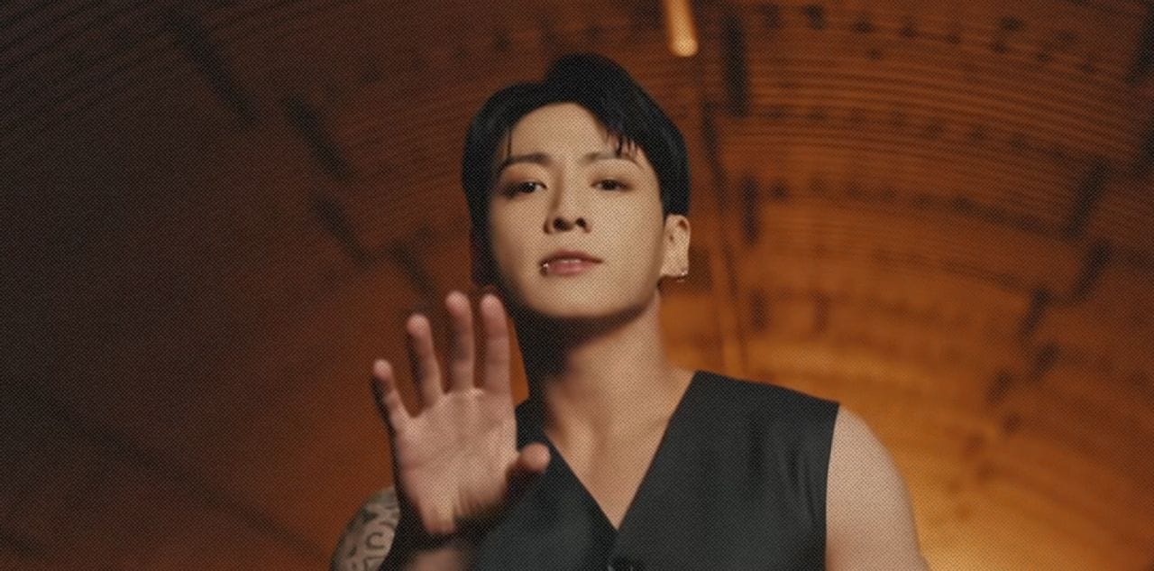 Кадр из ролика  정국 (Jung Kook) 'Standing Next to You' Official MV || HYBE LABELS