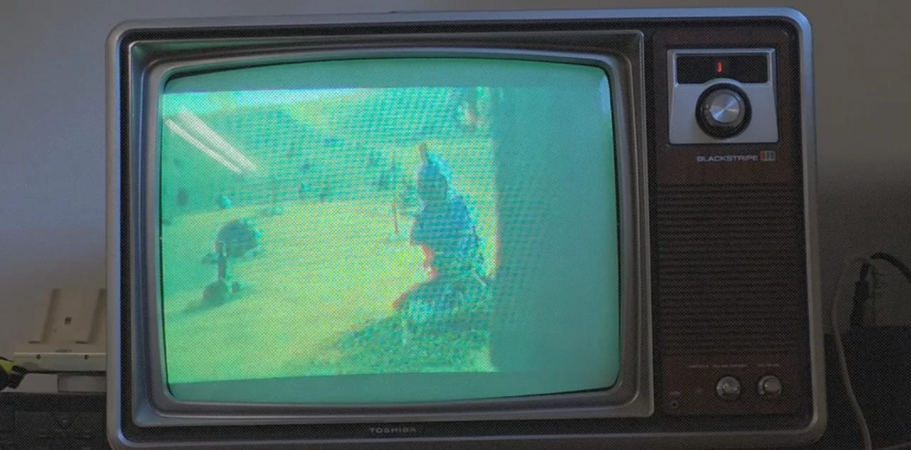 Кадр из ролика The Odyssey as Christopher Nolan intended, on a CRT || Tom L