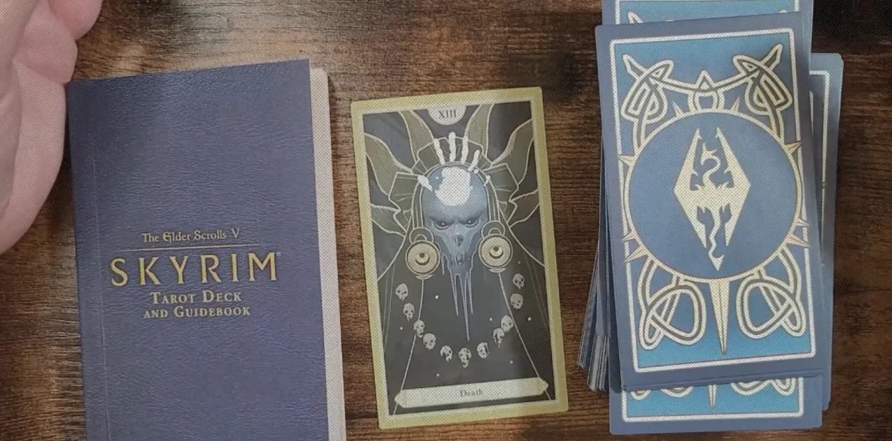 Кадр из ролика  The Elder Scrolls V Skyrim Tarot | Unboxing and Flip Through || Wicked Moonlight 