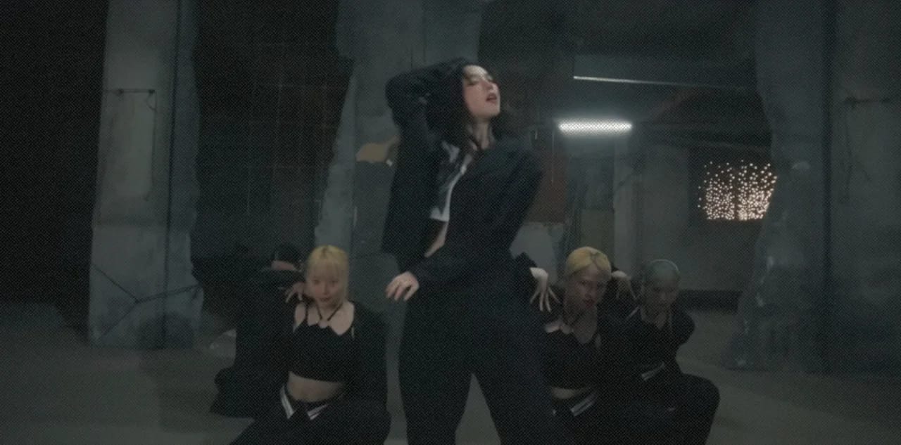 Кадр из ролика  KARINA 카리나 'UP' MV || cherryteum