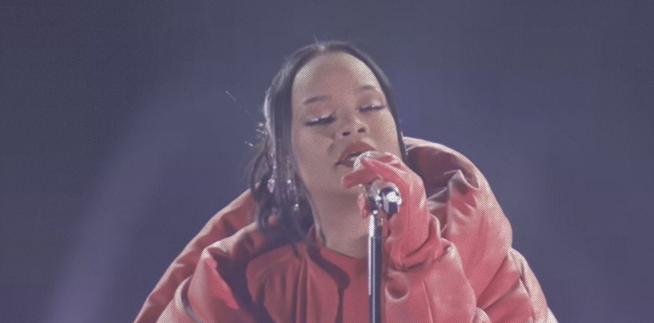 Кадр из ролика Rihanna’s FULL Apple Music Super Bowl LVII Halftime Show