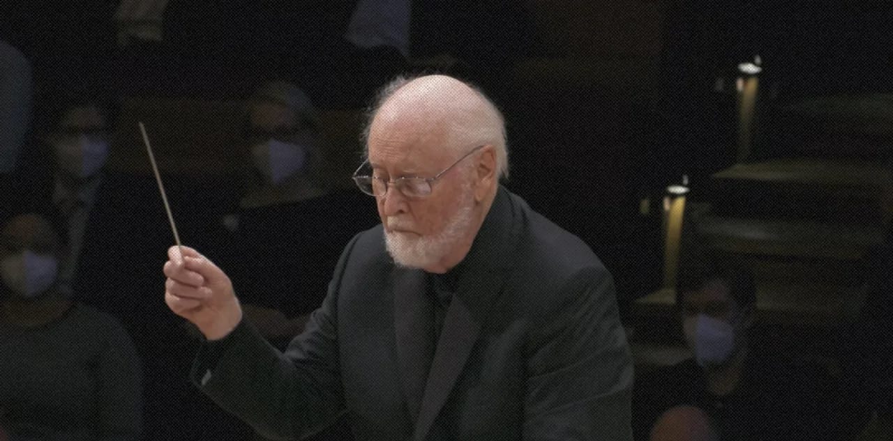 Кадр из ролика  John Williams & Berliner Philharmoniker – Hedwigs Theme ||  Deutsche Grammophon - DG