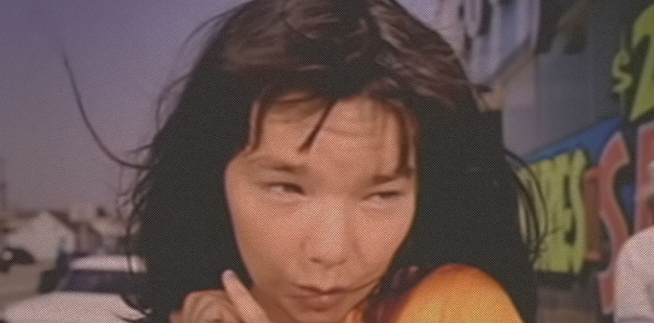 Кадр из ролика  Björk - It's Oh So Quiet || björk
