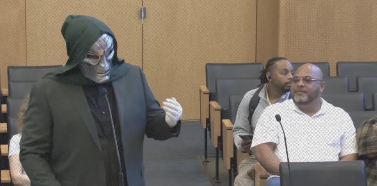 Кадр из ролика  'Dr Doom' shows support for surveillance cameras at city council meeting in Seattle || Guardian News 